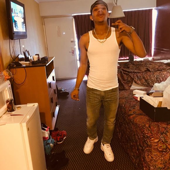 Meet your Posher, Zee - Picture 1 of 1